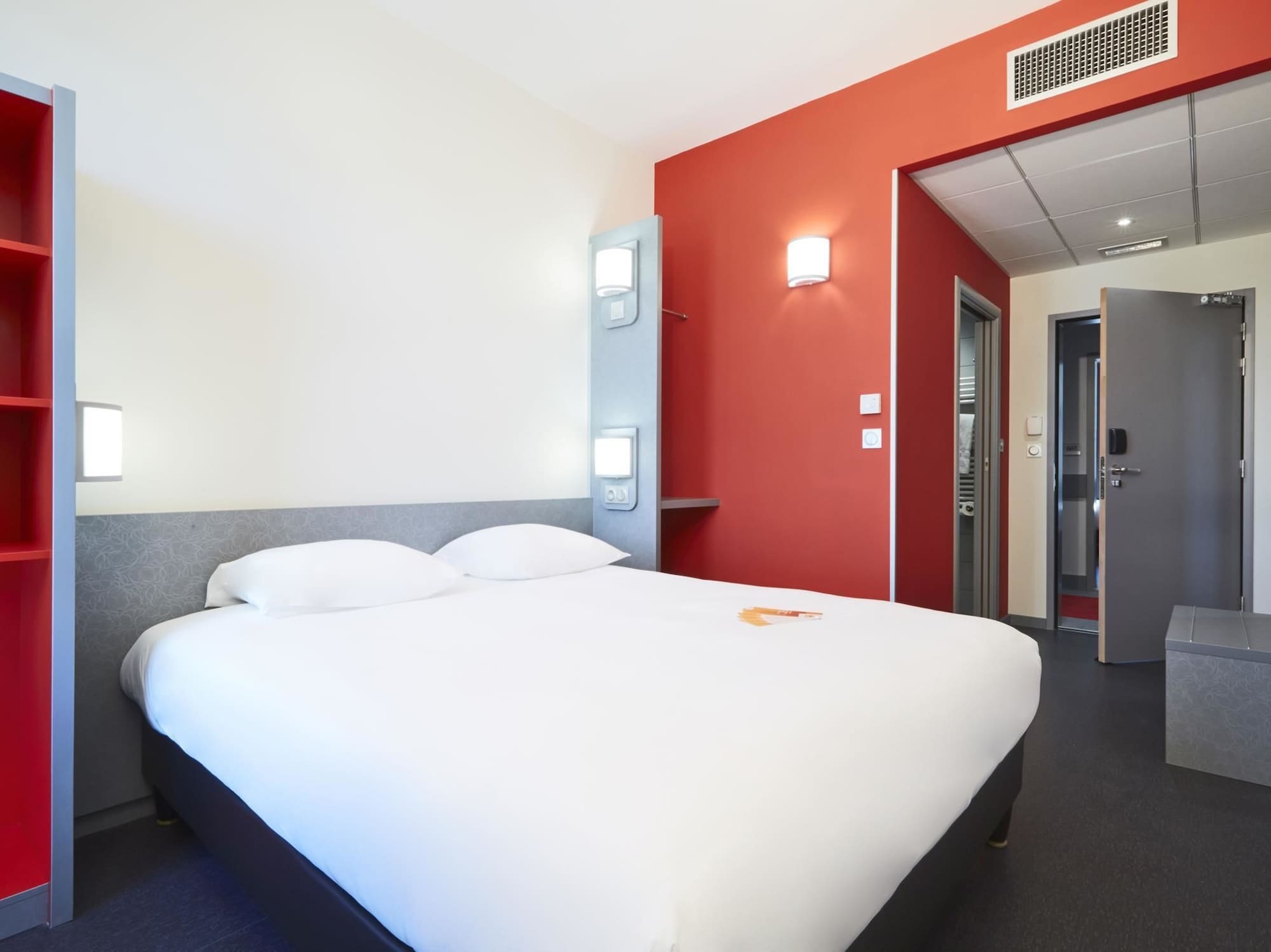 Premiere Classe Lyon - Saint Priest Eurexpo Экстерьер фото