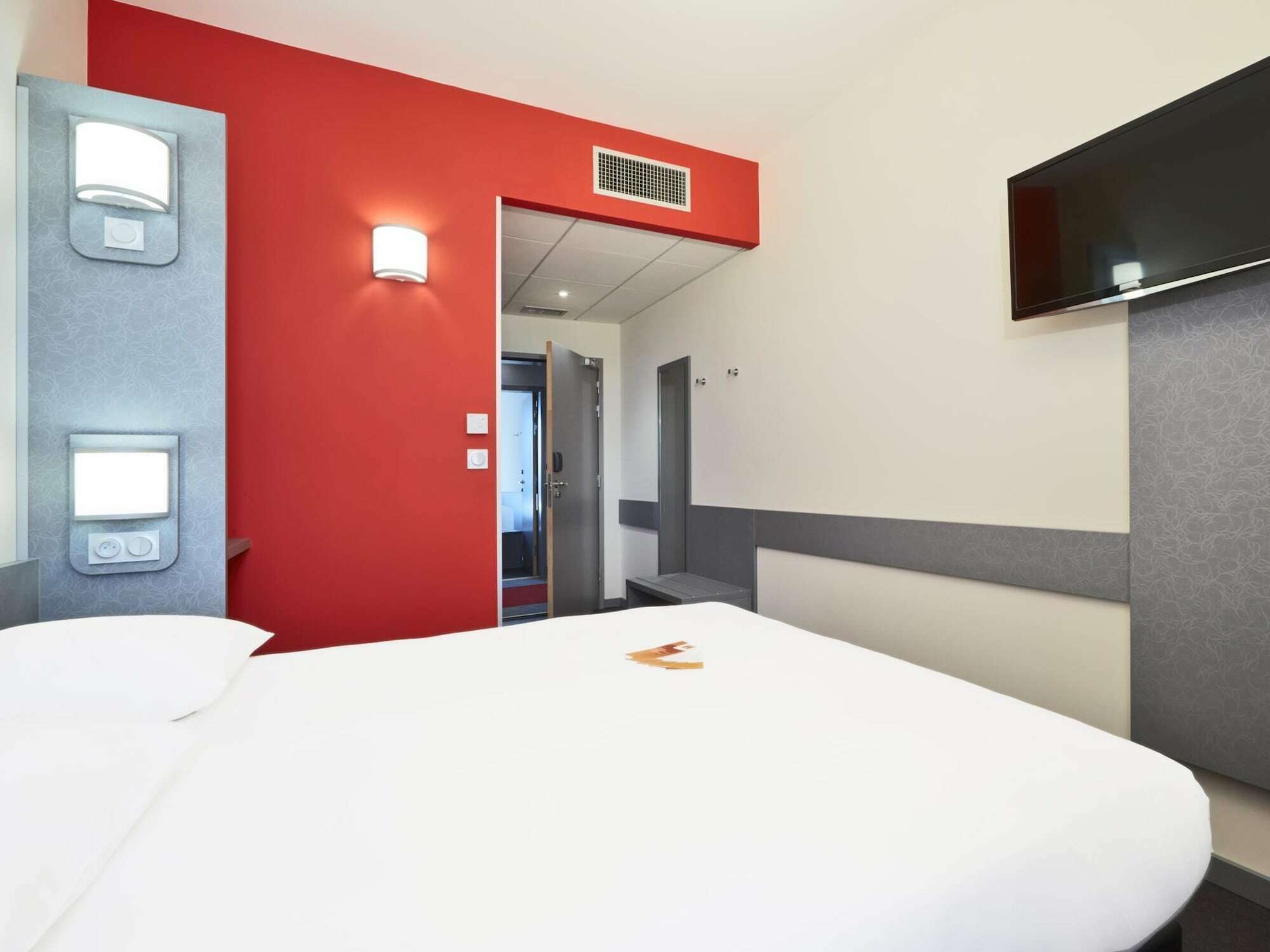 Premiere Classe Lyon - Saint Priest Eurexpo Экстерьер фото